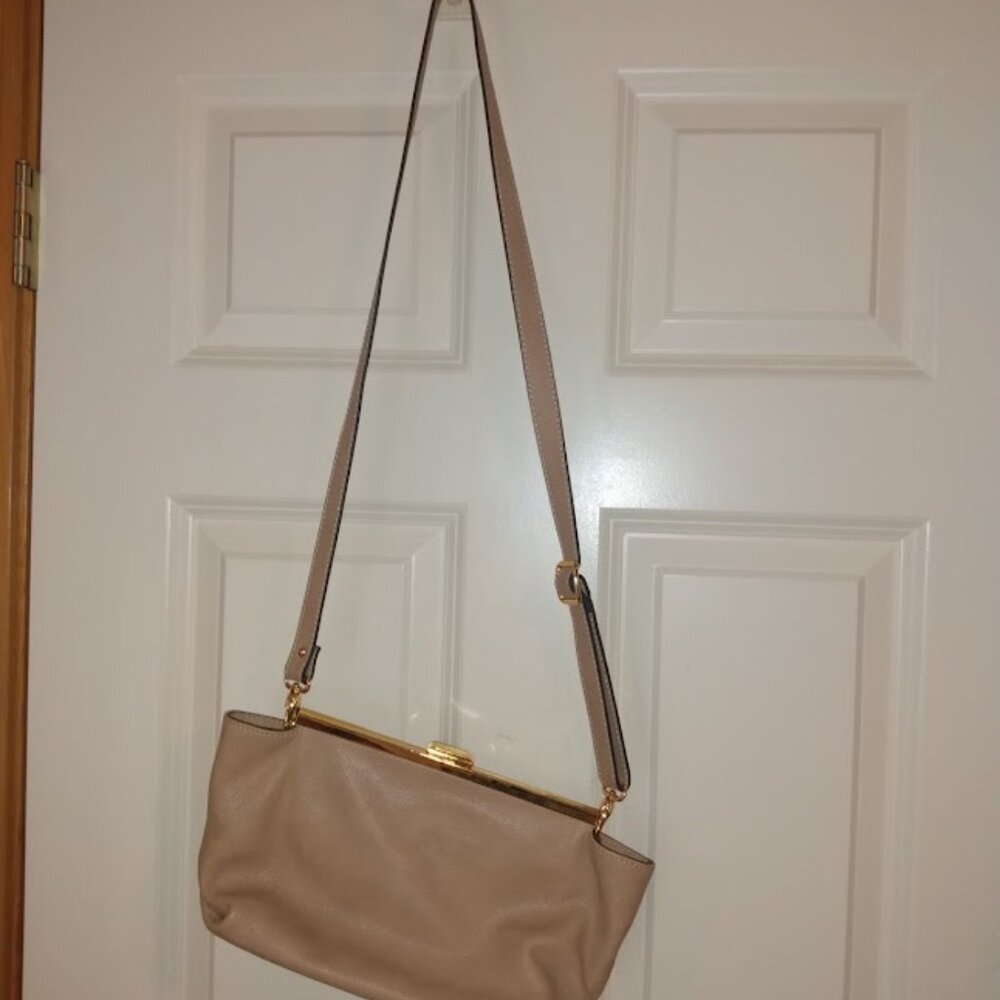Del Conte: Tan cross body purse, genuine leather. Made in Italy.